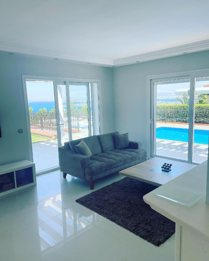 Luxury Villa With Amazing View, เซสเม ภายนอก รูปภาพ