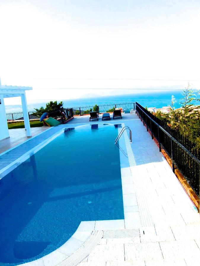 Luxury Villa With Amazing View, เซสเม ภายนอก รูปภาพ