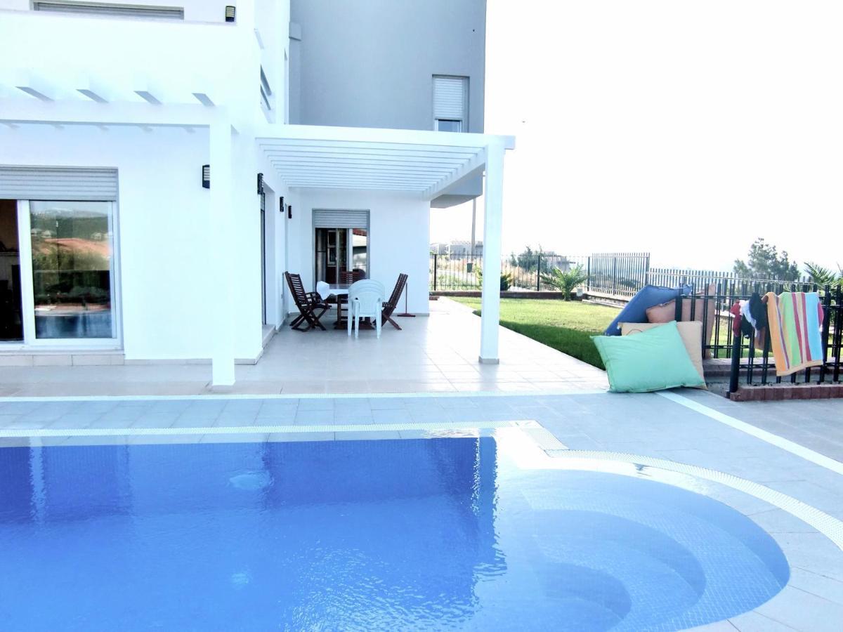 Luxury Villa With Amazing View, เซสเม ภายนอก รูปภาพ